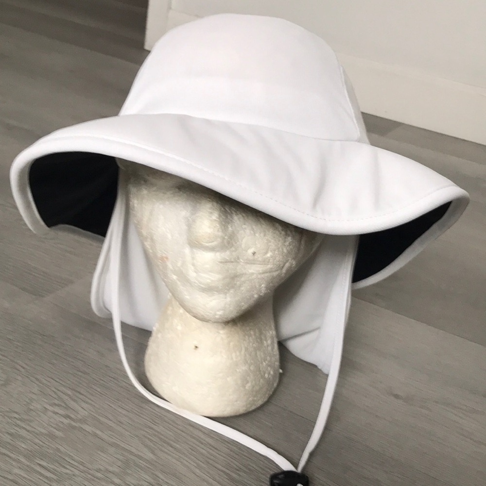 COLUMBIA PFG BOONIE HAT WHITE DRAWSTRING CAPED SHADED WOMENS